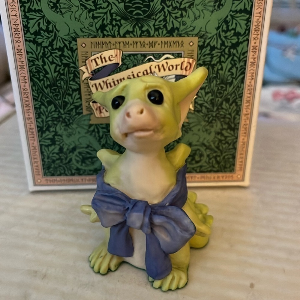 Blue Ribbon Pocket Dragon with Box